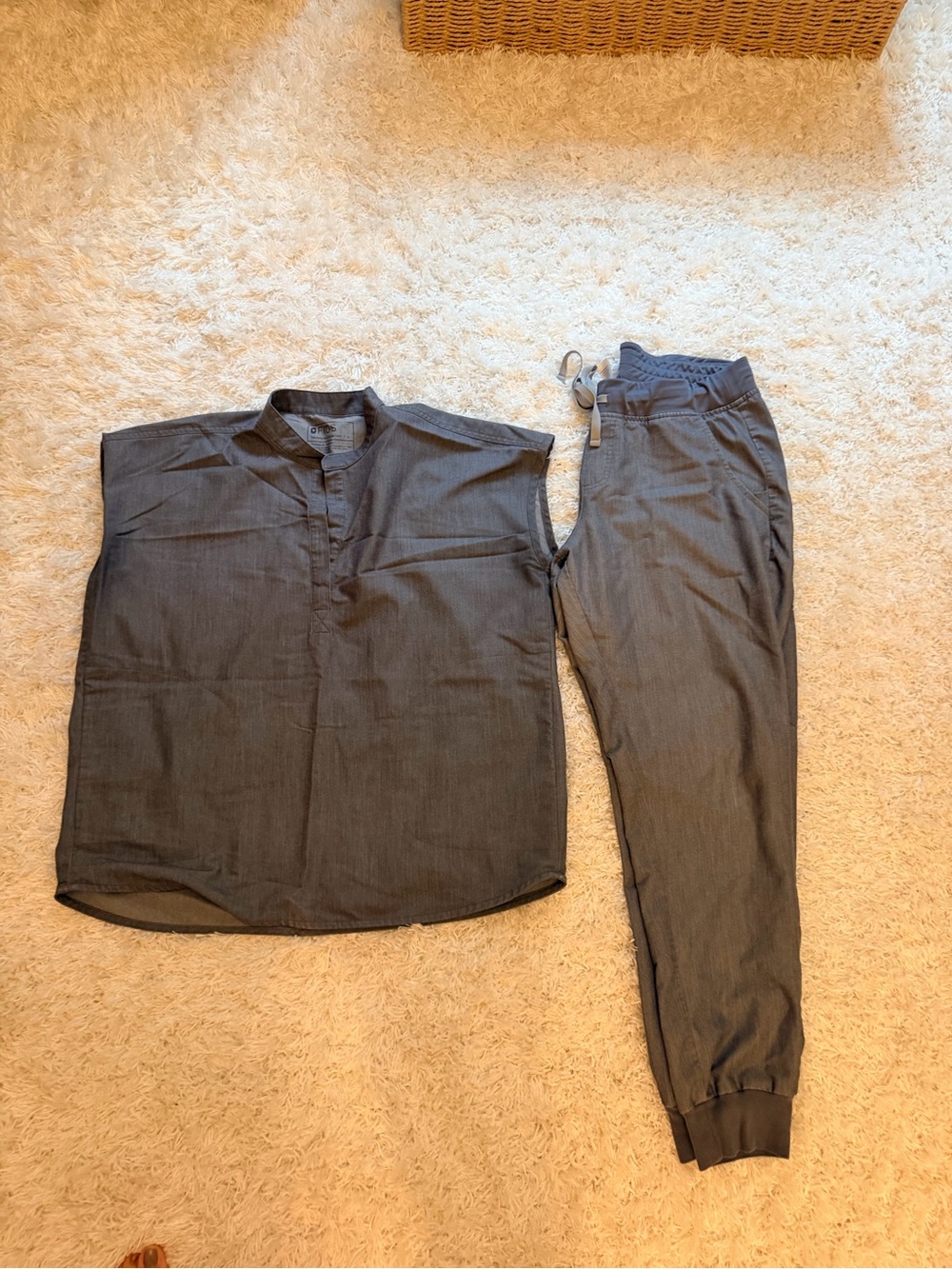 Figs Women's Jogger Set in Heather Gray